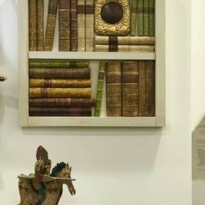 Pannello con cornice chiara e porta foto dorato