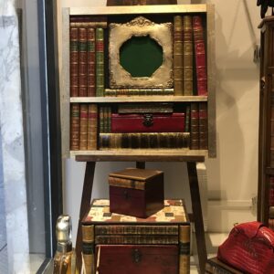 Pannello con cornice e grande porta foto meccato